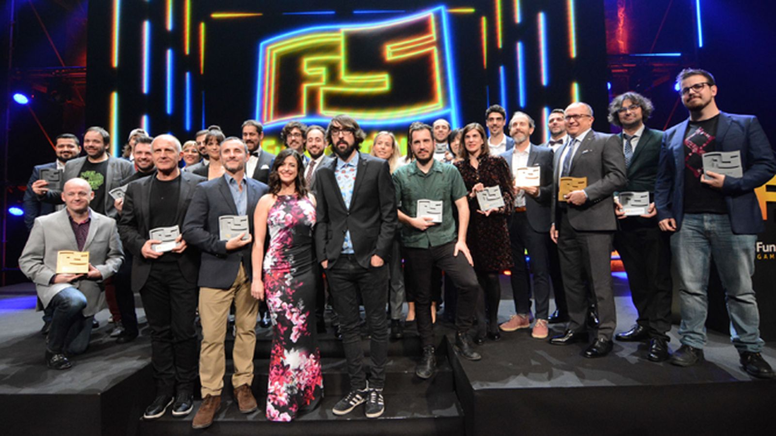 Foto de familia de los galardonados en el certamen.