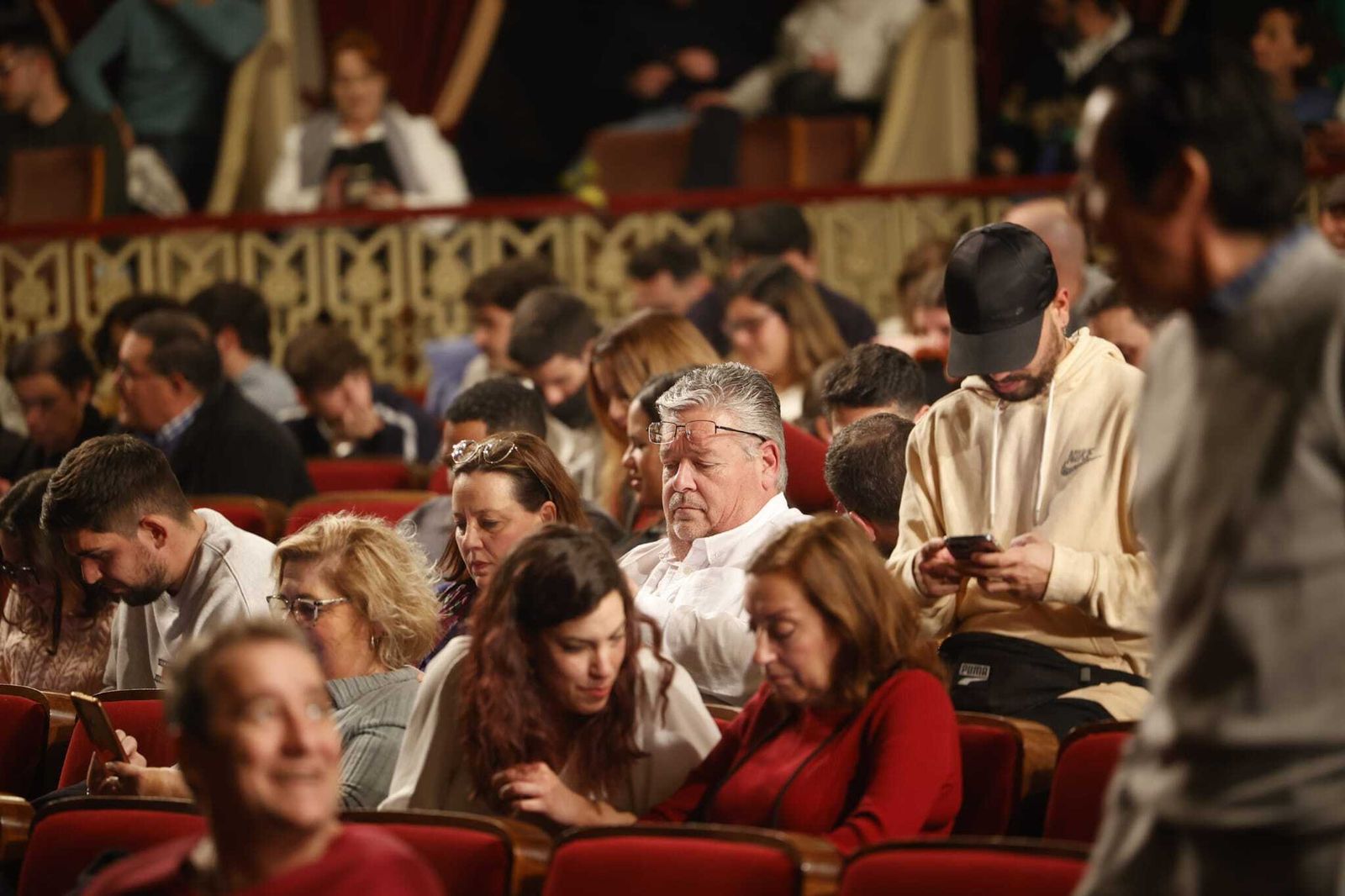 Búscate en las imágenes de la primera sesión de cuartos del COAC