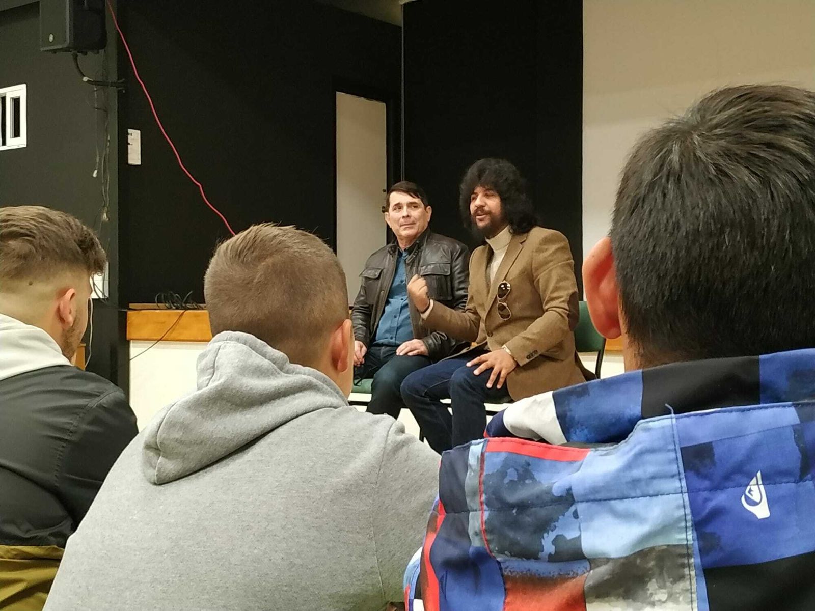 Rancapino Chico durante su encuentro con los alumnos del IES Huerta del Rosario de Chiclana.