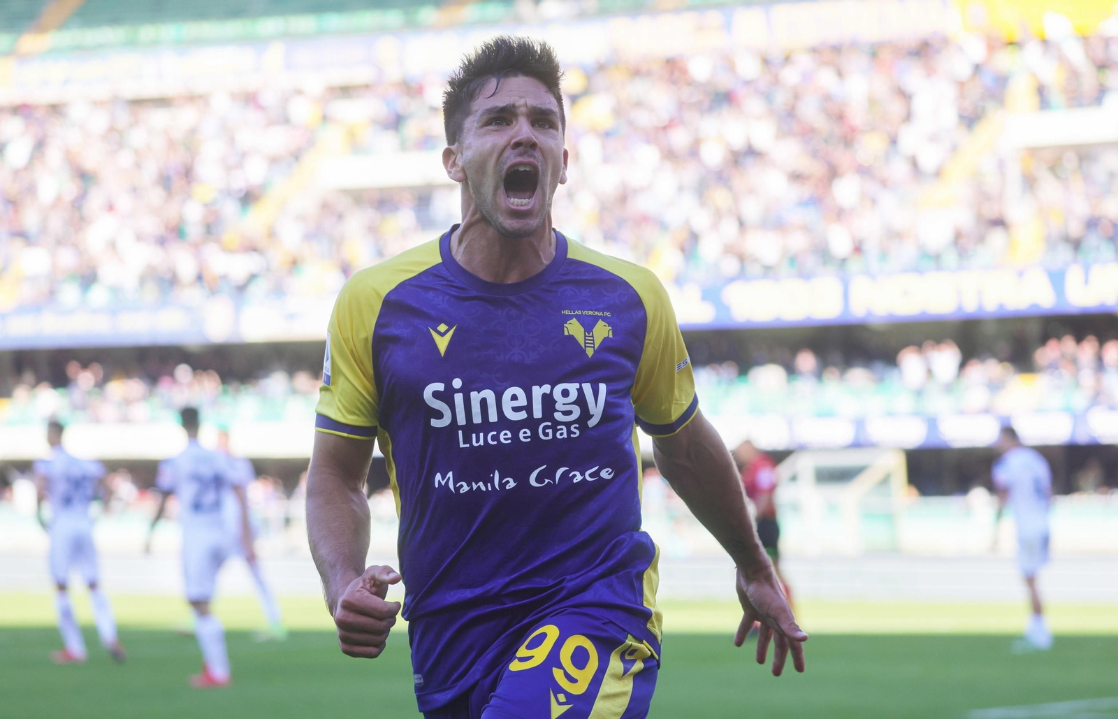 Giovanni Simeone celebra el primero de los cuatro tantos que le hizo ayer a la Lazio.