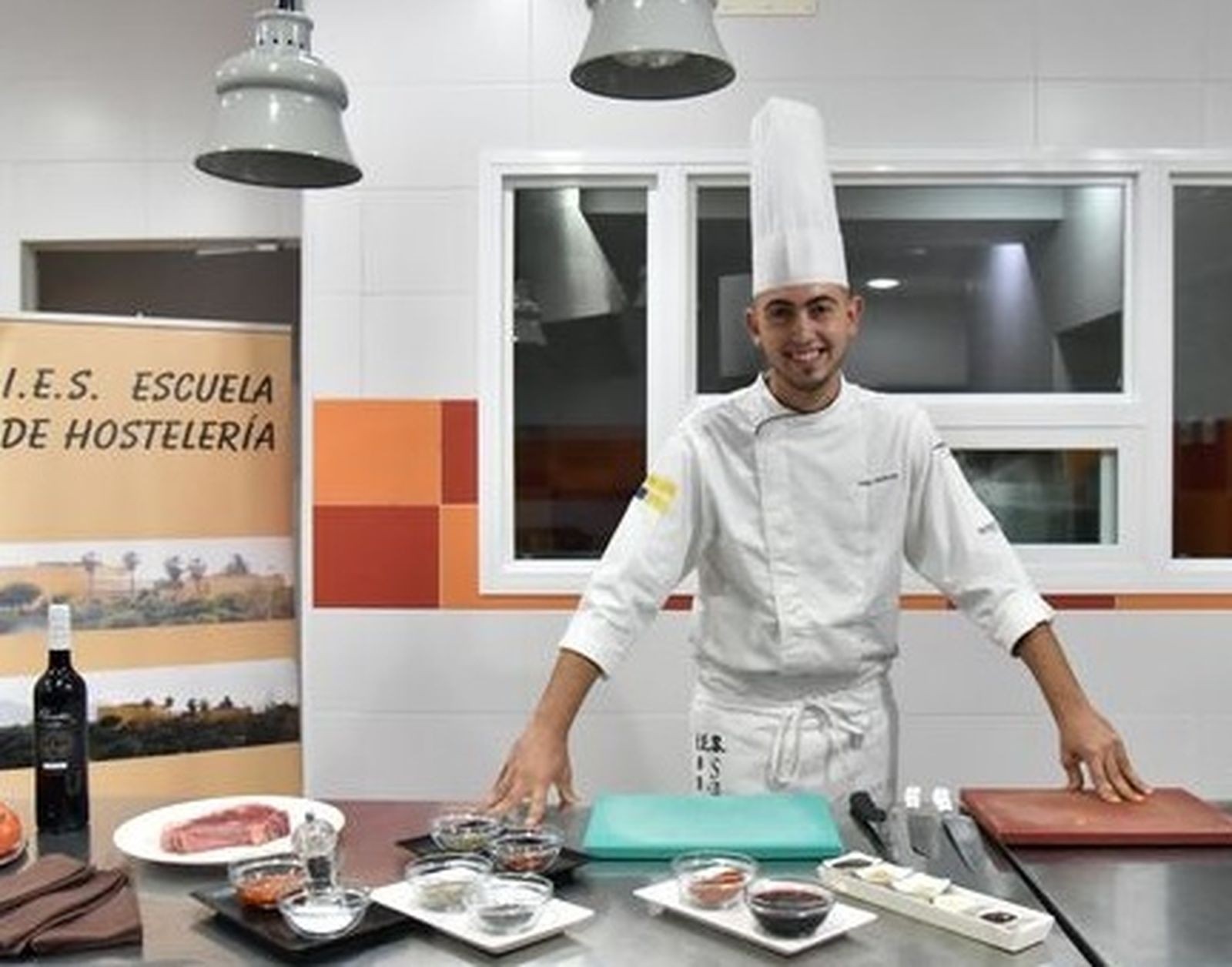 Víctor Meléndez, ante los fogones.