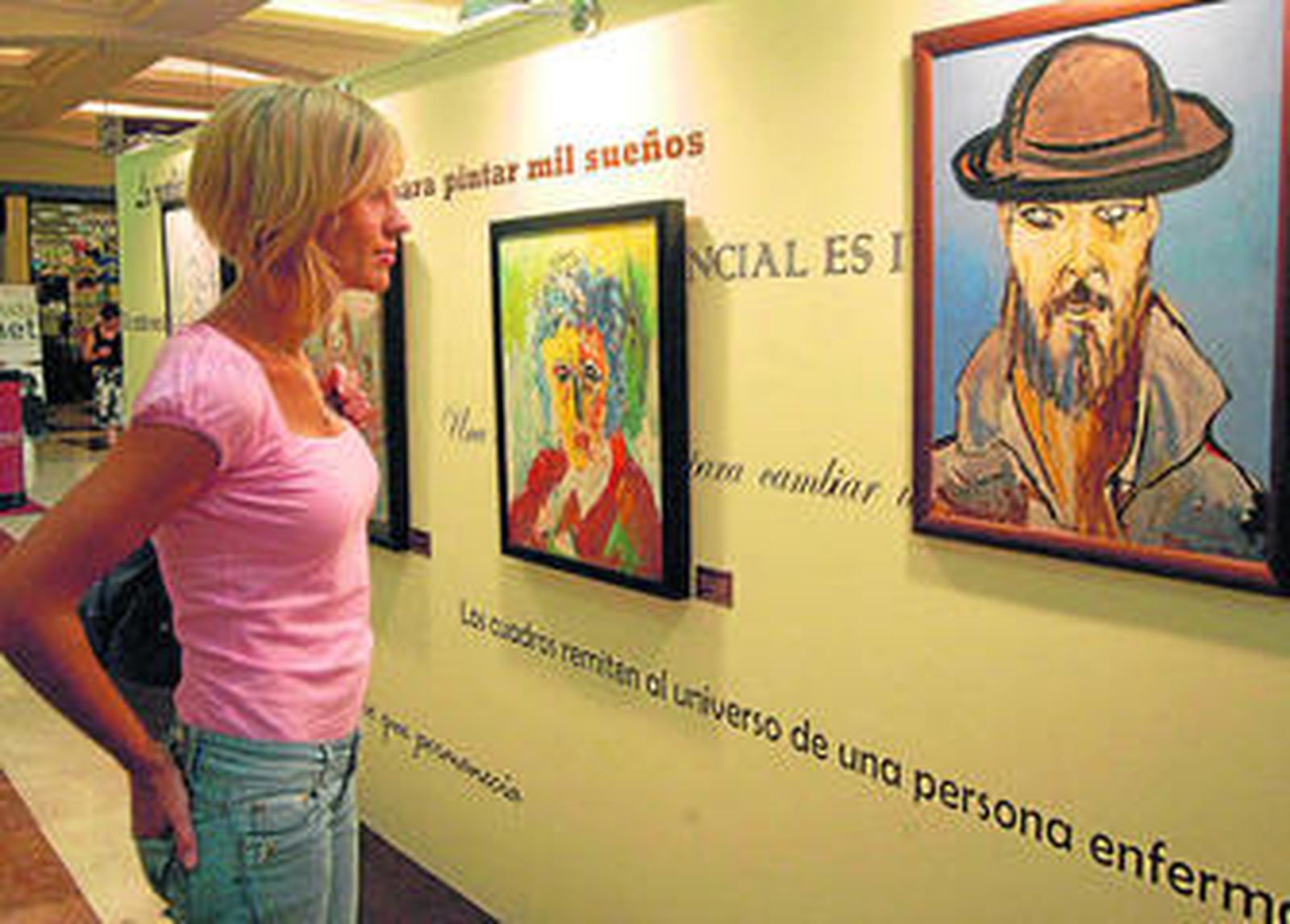 Pinturas  expuestas en la  II Campaña de Concienciación sobre la Enfermedad Mental.