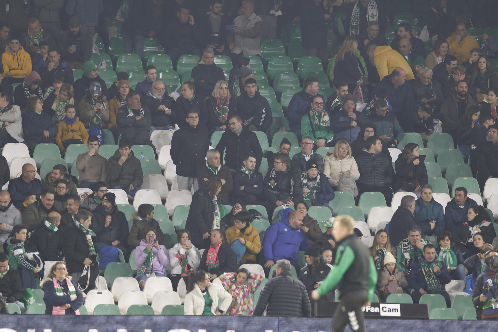 Búscate en las fotos del Betis-Barcelona