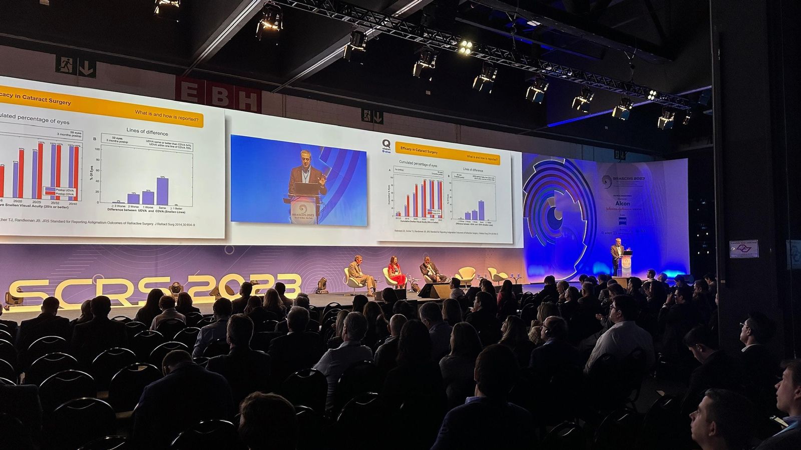 El doctor Joaquín Fernández durante su participación en un congreso internacional