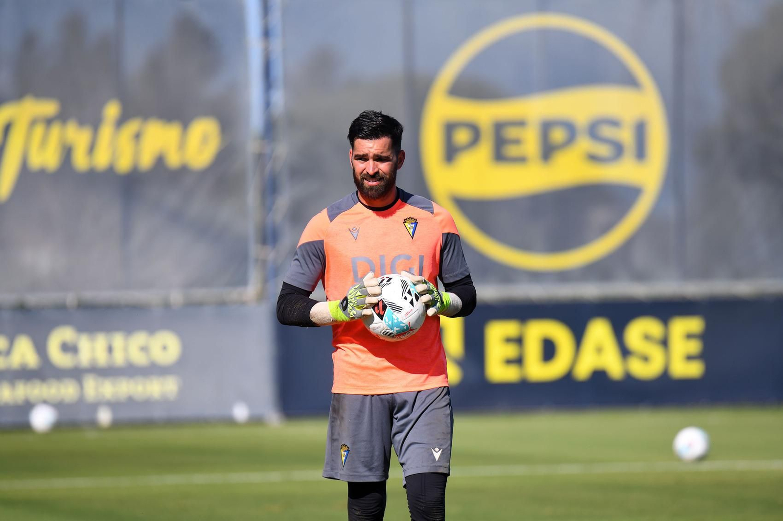 David Gil seguirá una semana más fuera de combate.