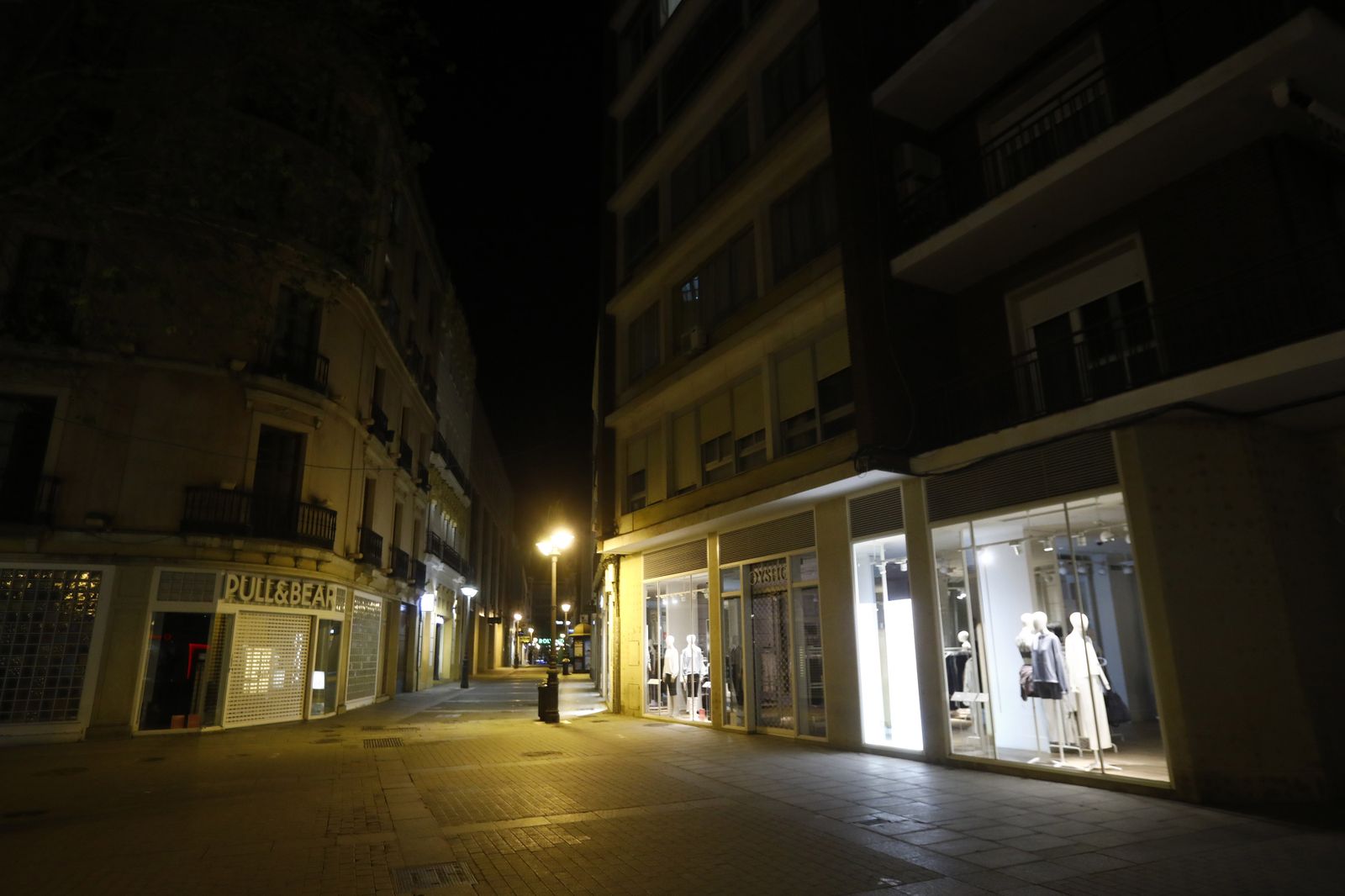 Fotografías: Un paseo por la solitaria Córdoba del toque de queda