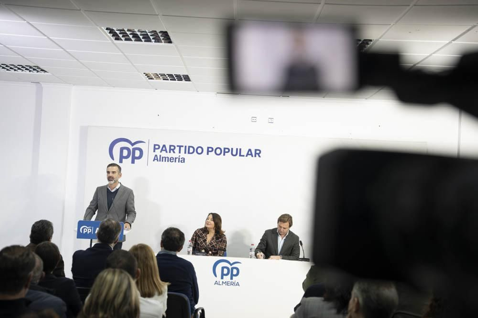 Las imágenes de la junta en la que el PP de Almería se renueva