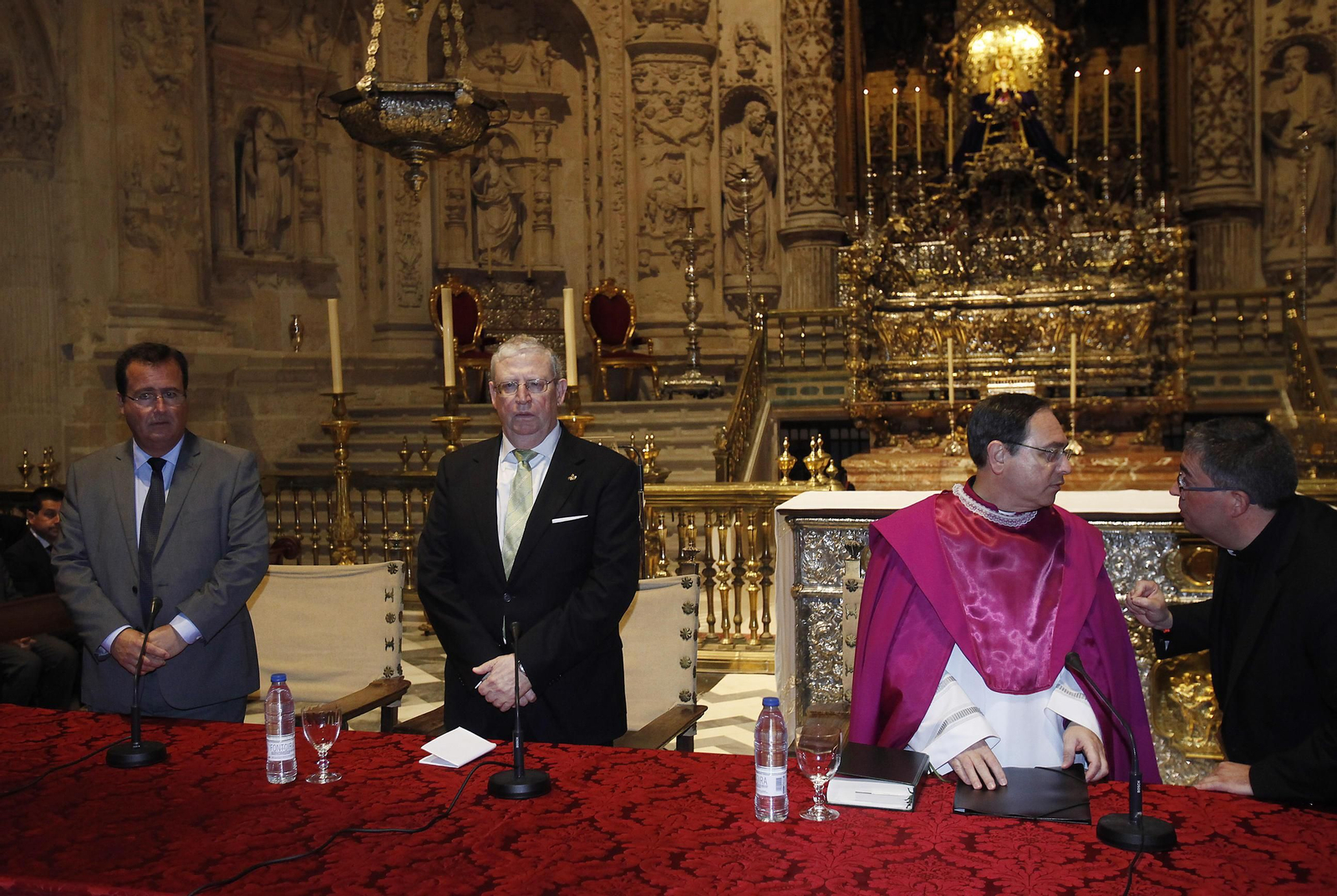 Juan Carlos Cabrera y Francisco Vélez en un Cabildo de Toma de Horas.