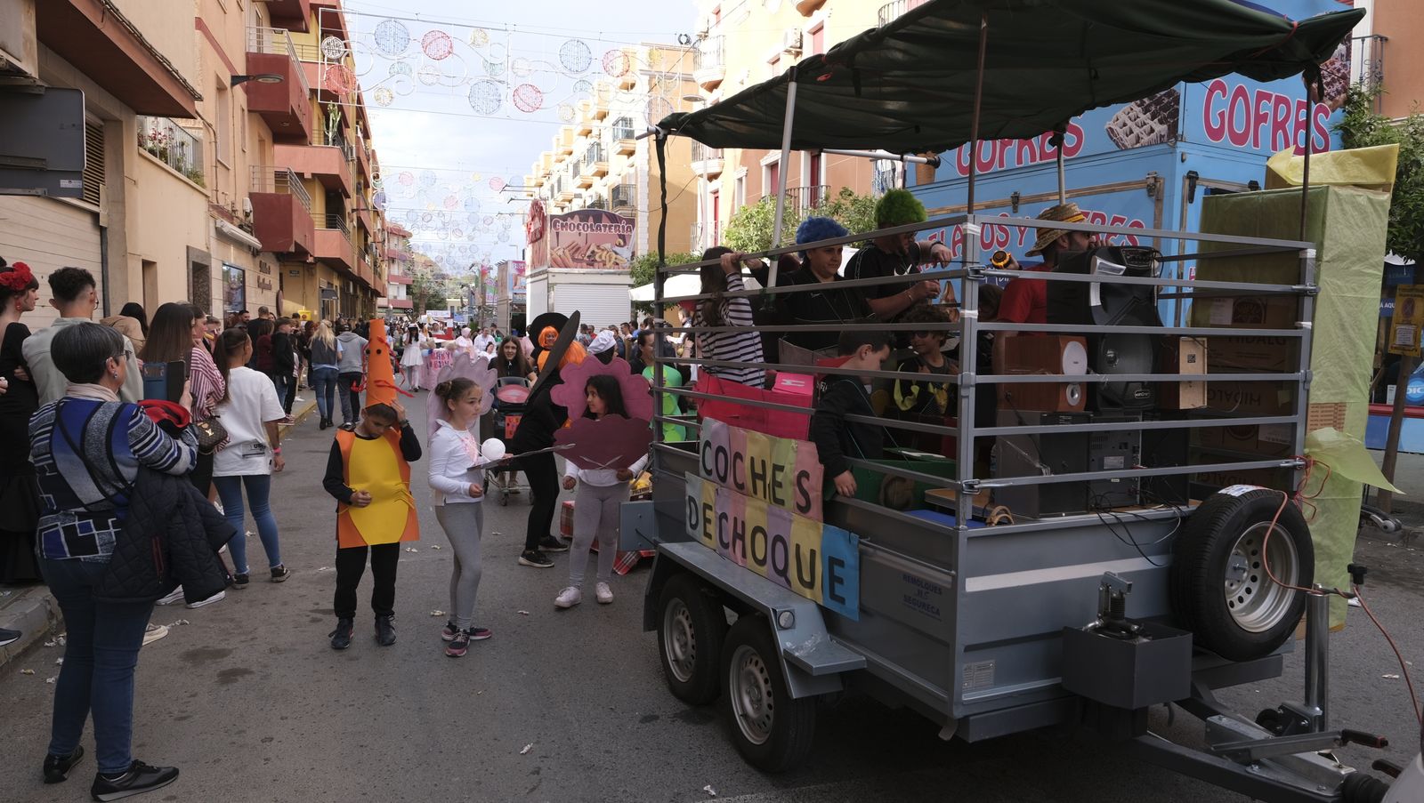Imágenes de las carrozas de la Fiestas de San José de Benahadux