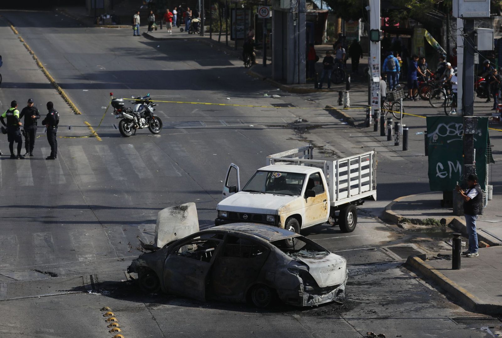 Las fotos de la ola de violencia en México tras la muerte del narco El Mencho