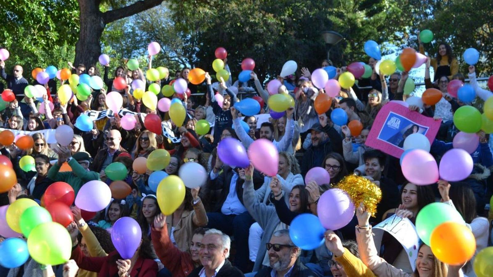 Numerosos isleños se dieron cita en el Parque para seguir la final de Julia Medina en OT