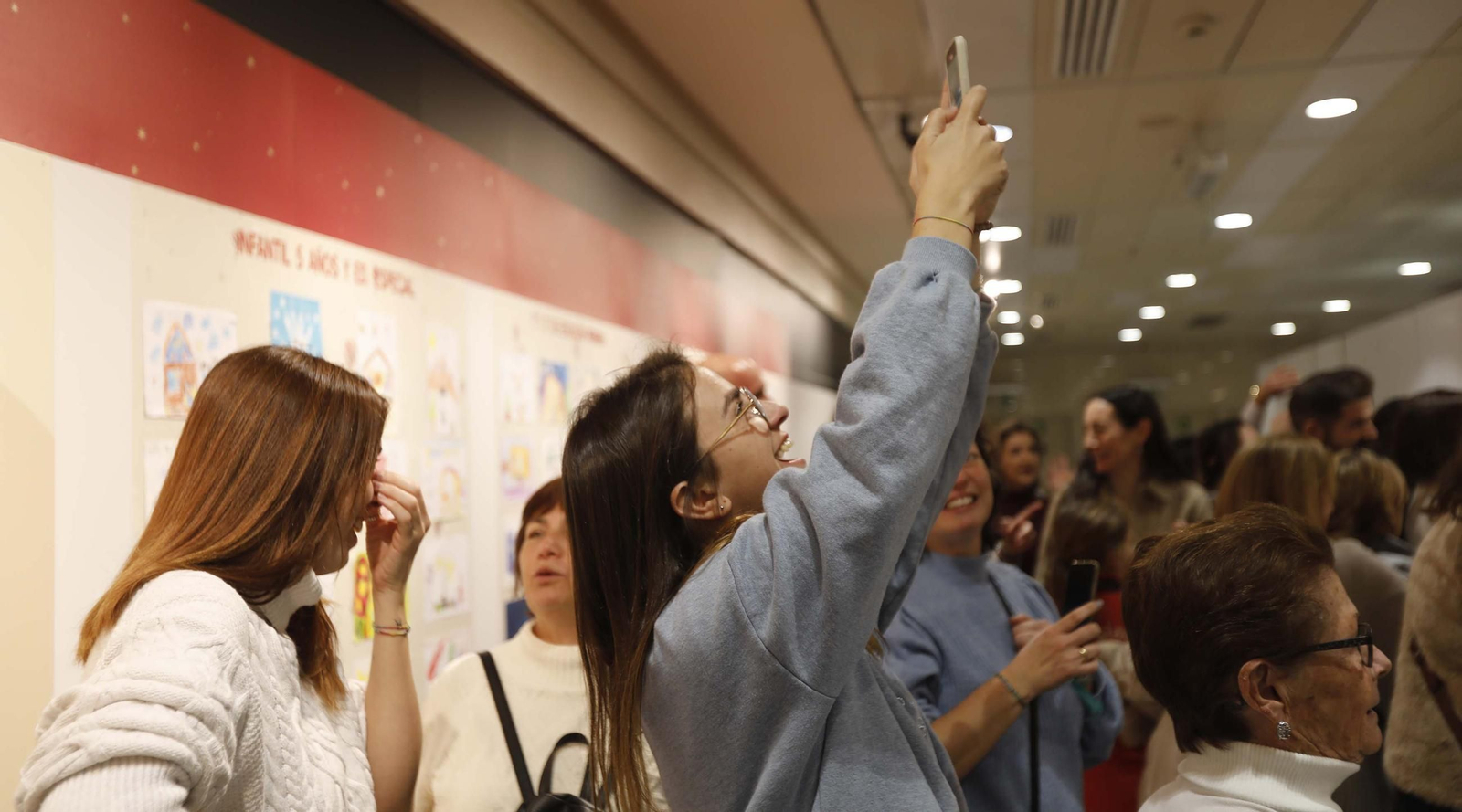 El Corte Inglés de Algeciras entrega los premios del concurso Dibuja y Pinta la Navidad