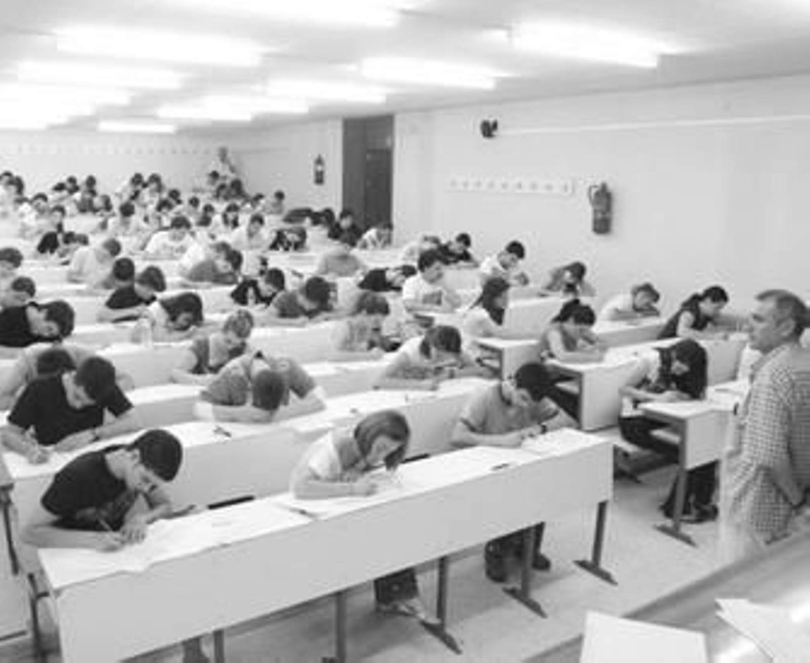 Alumnos durante la celebración de las pruebas, la semana pasada en la Facultad de Medicina.