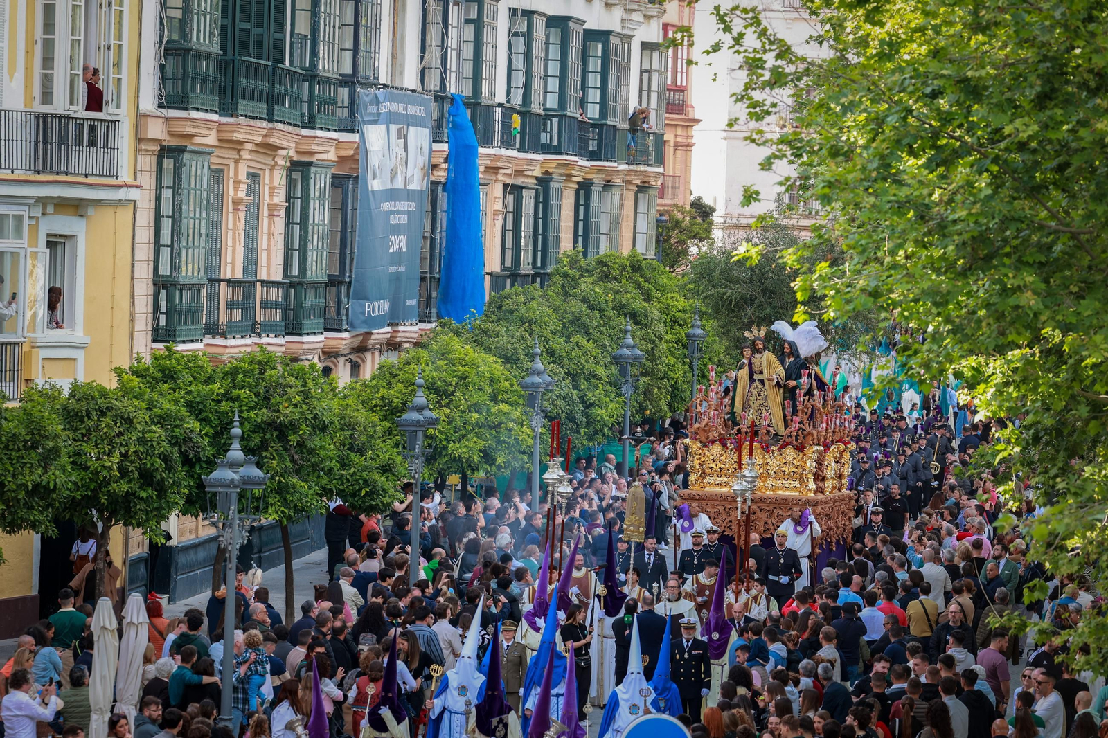Imágenes de la salida del Prendimiento en la Semana Santa de Cádiz 2025