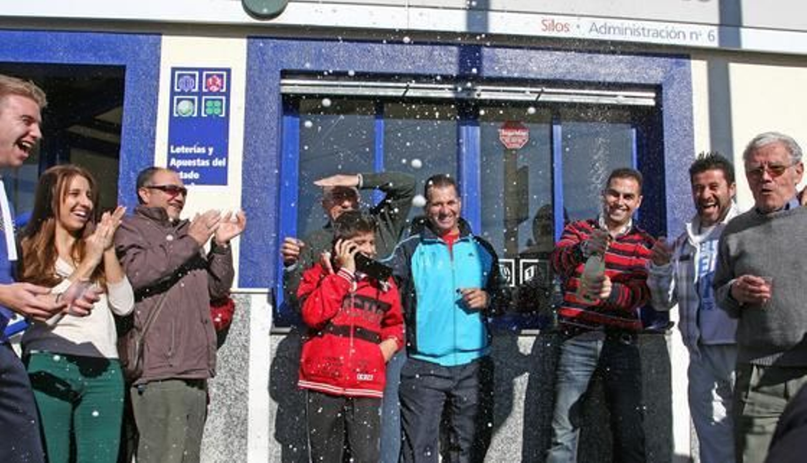 Las imágenes de las celebraciones de los premiados en Alcalá de Guadaíra./ Belén Vargas