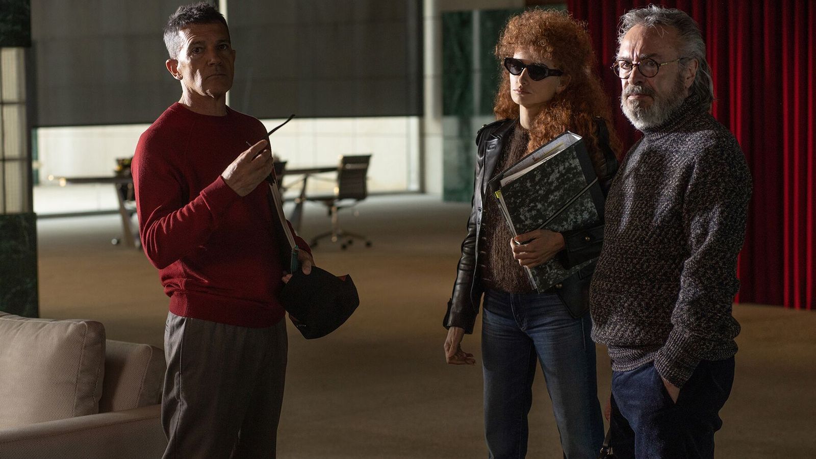 Antonio Banderas, Penélope Cruz y Óscar Martínez, en los primeros días de rodaje de 'Competencia oficial'.