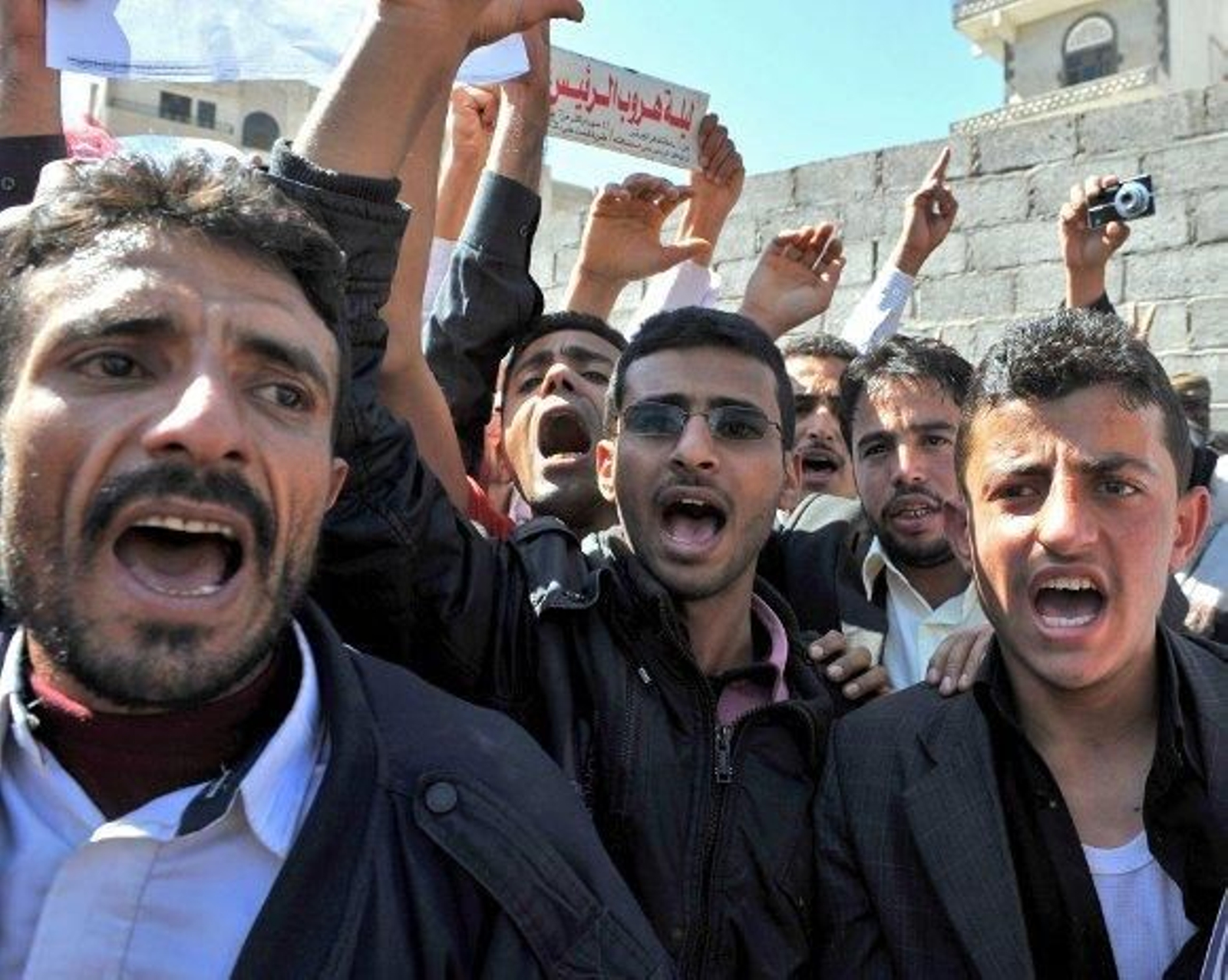 El periodista francés herido en Túnez sigue vivo, pero en estado crítico