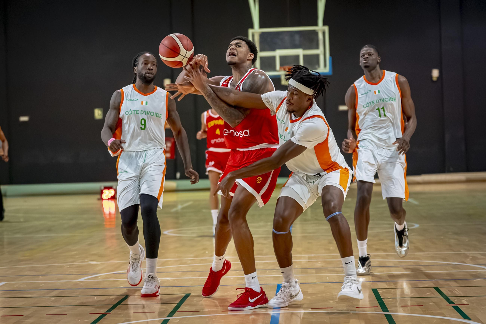 España B, con Álvaro Folgueiras, derrota a Costa de Marfil antes de venir a Málaga
