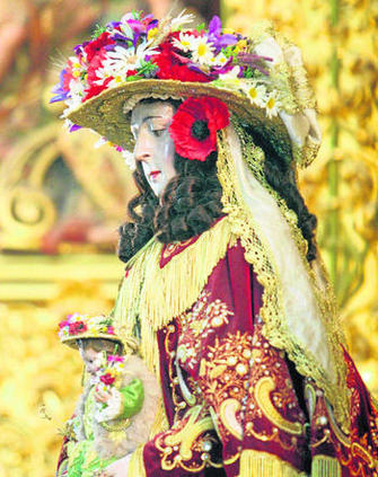 La Virgen del Rocío, ataviada de pastora, en la mañana de celebración del Rocío Chico.