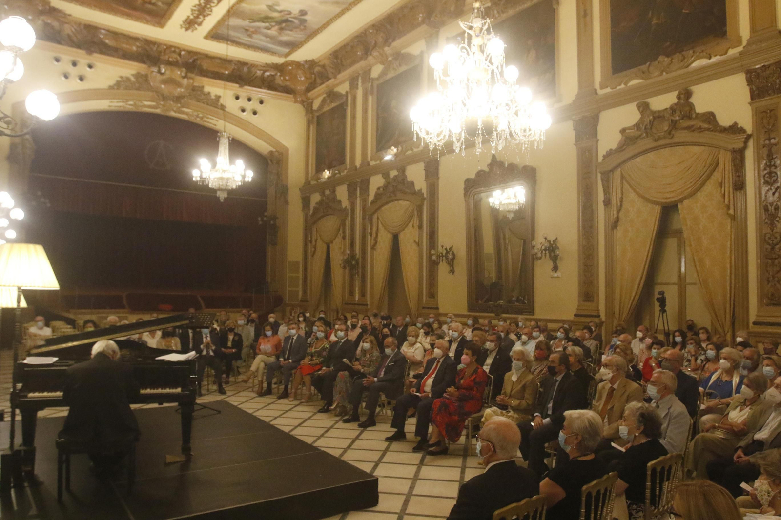 La gala lírica a beneficio de la Real Academia de Córdoba celebrada en el Círculo, en fotografías