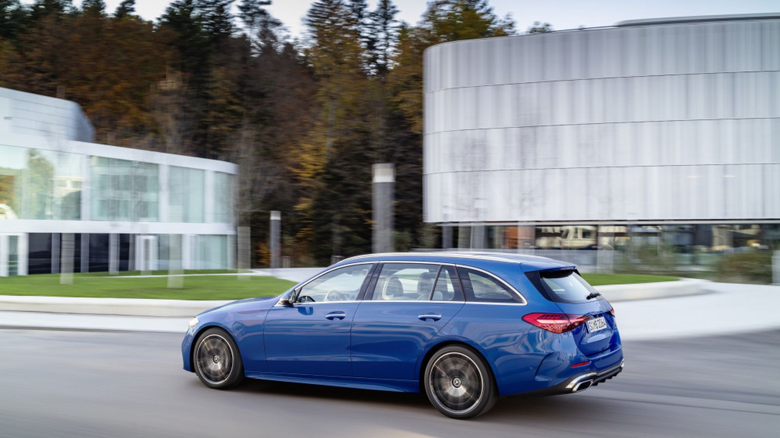 Usar una microhibridación de 48 voltios permite reducir el consumo porque estos Clase C activarán antes sus sistemas Star/Stop o rodar con el motor apagado.