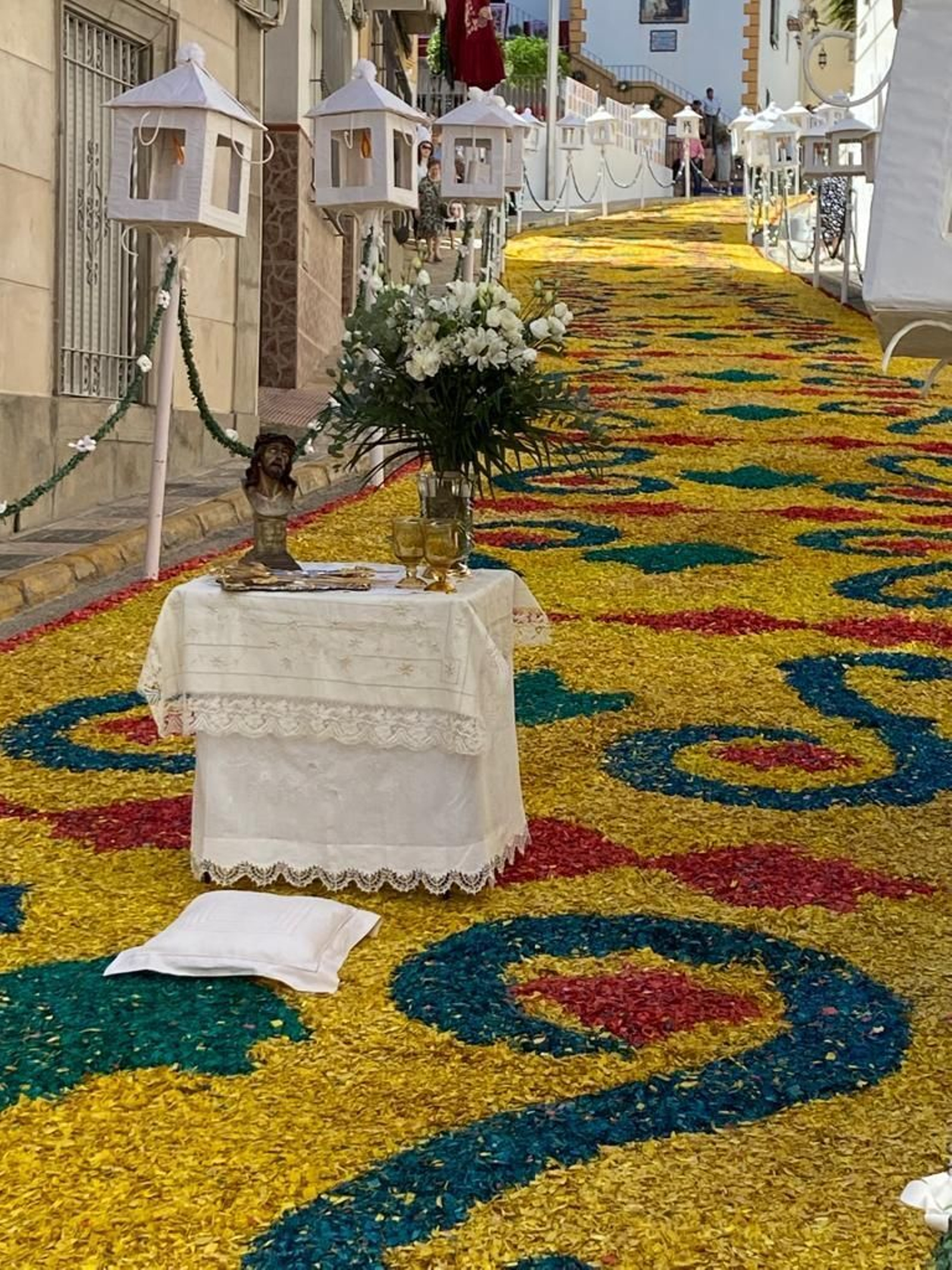 Un recorrido en imágenes por las coloridas alfombras del Corpus en Valenzuela