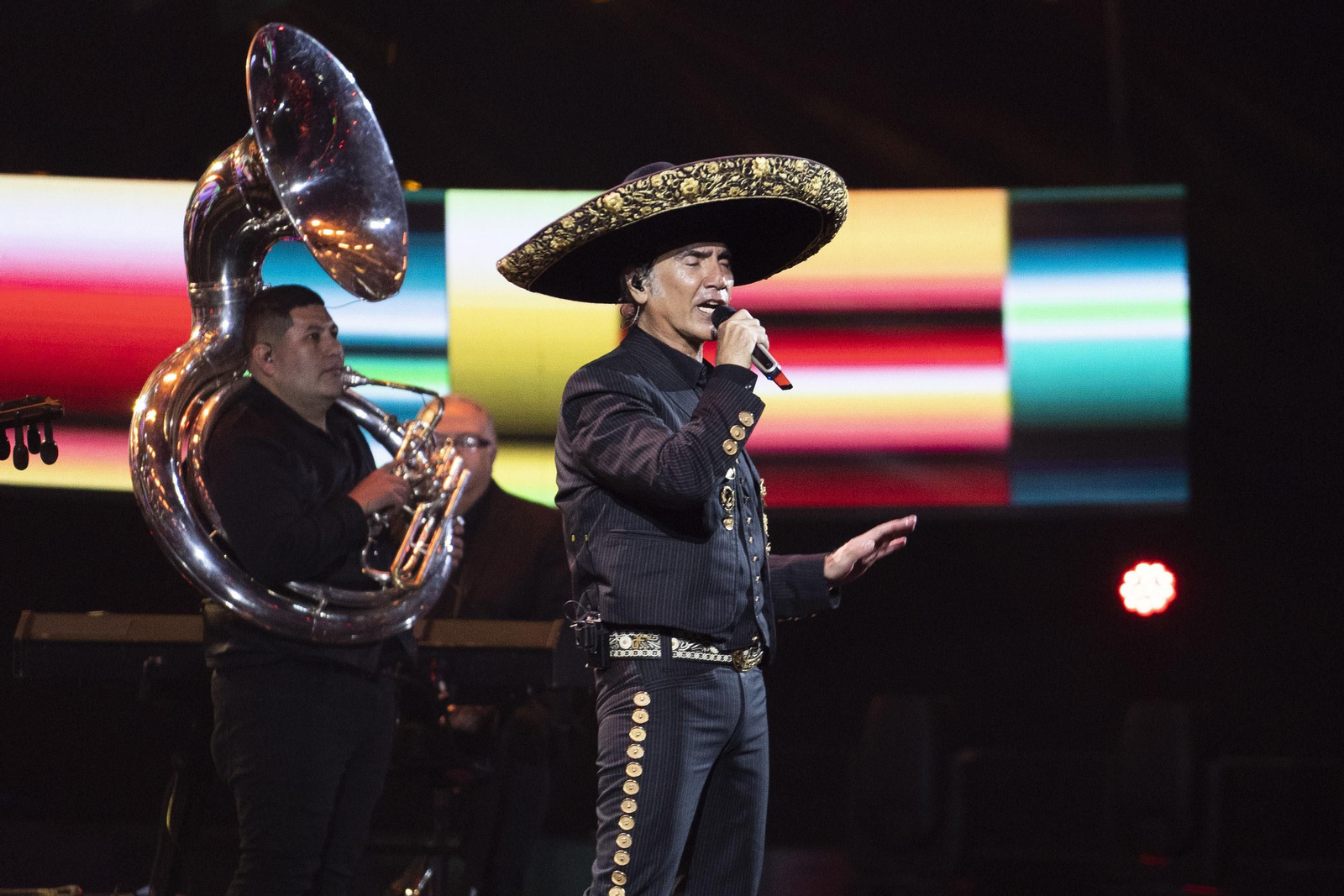 El cantante  mexicano Alejandro  Fernández en el Festival de Viña del Mar de Chile.