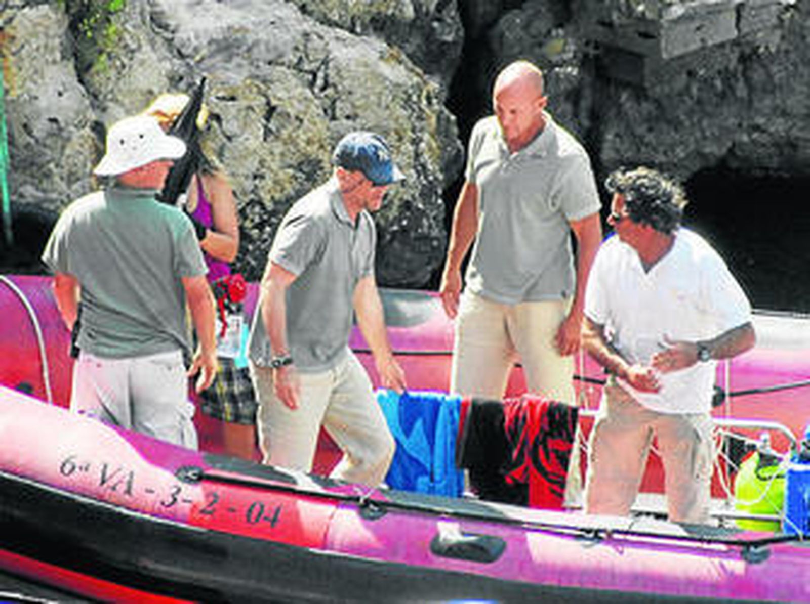 Bruce Willis rueda en las costas alicantinas con ayuda de un doble en las escenas marítimas