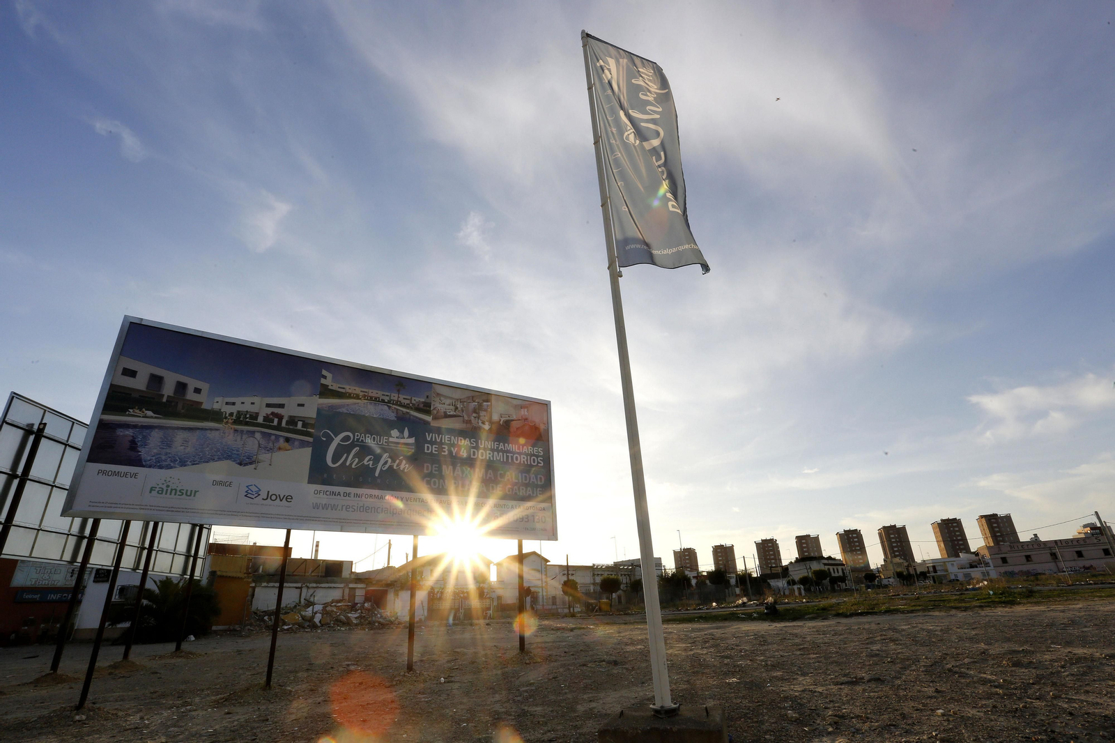 Promoción de viviendas en fase de comercialización en la avenida Alcalde Jesús Mantaras.
