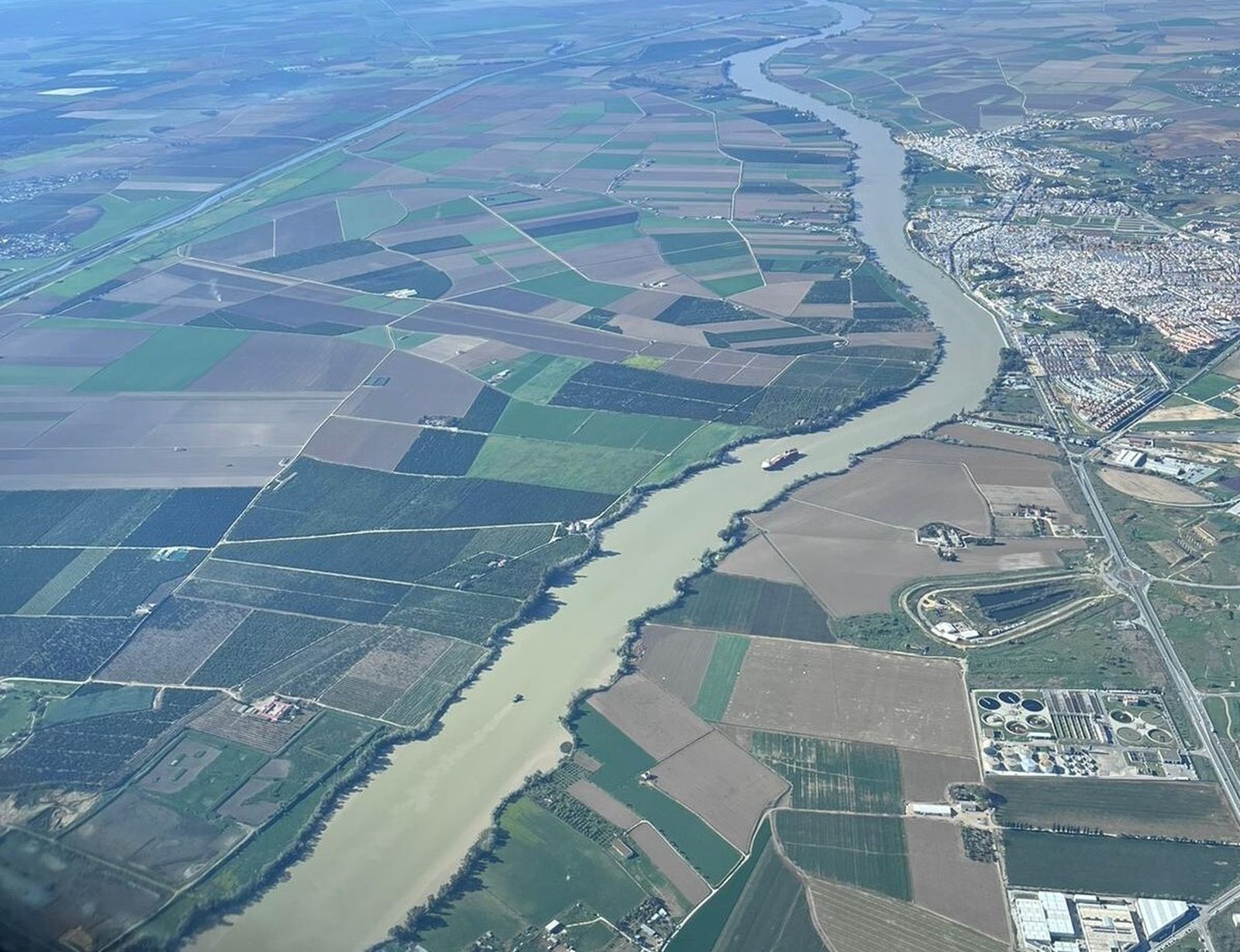 Los prácticos desbloquean la entrada y salida de buques que afectaba al Puerto de Sevilla