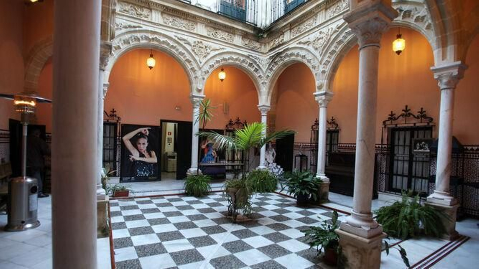 Una imagen del patio del Palacio Pemartín, sede actual del CADF.