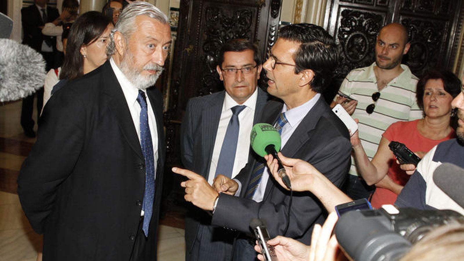 Tenso encuentro entre Julio Gómez-Pomar y Francisco Cuenca en junio de 2016