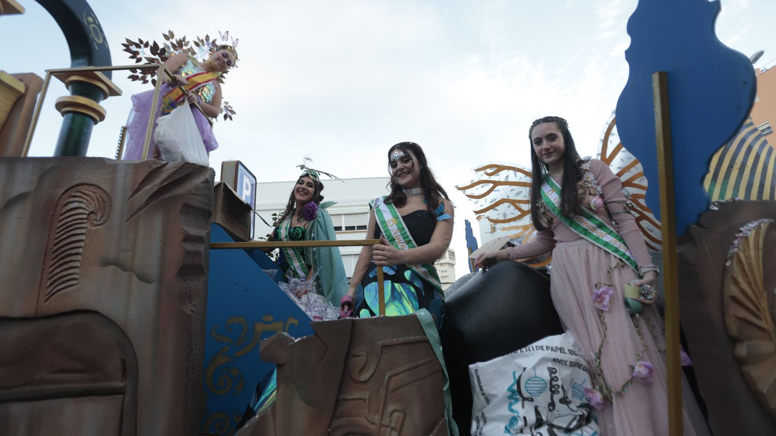 Búscate en las fotos de la cabalgata del Carnaval de Algeciras