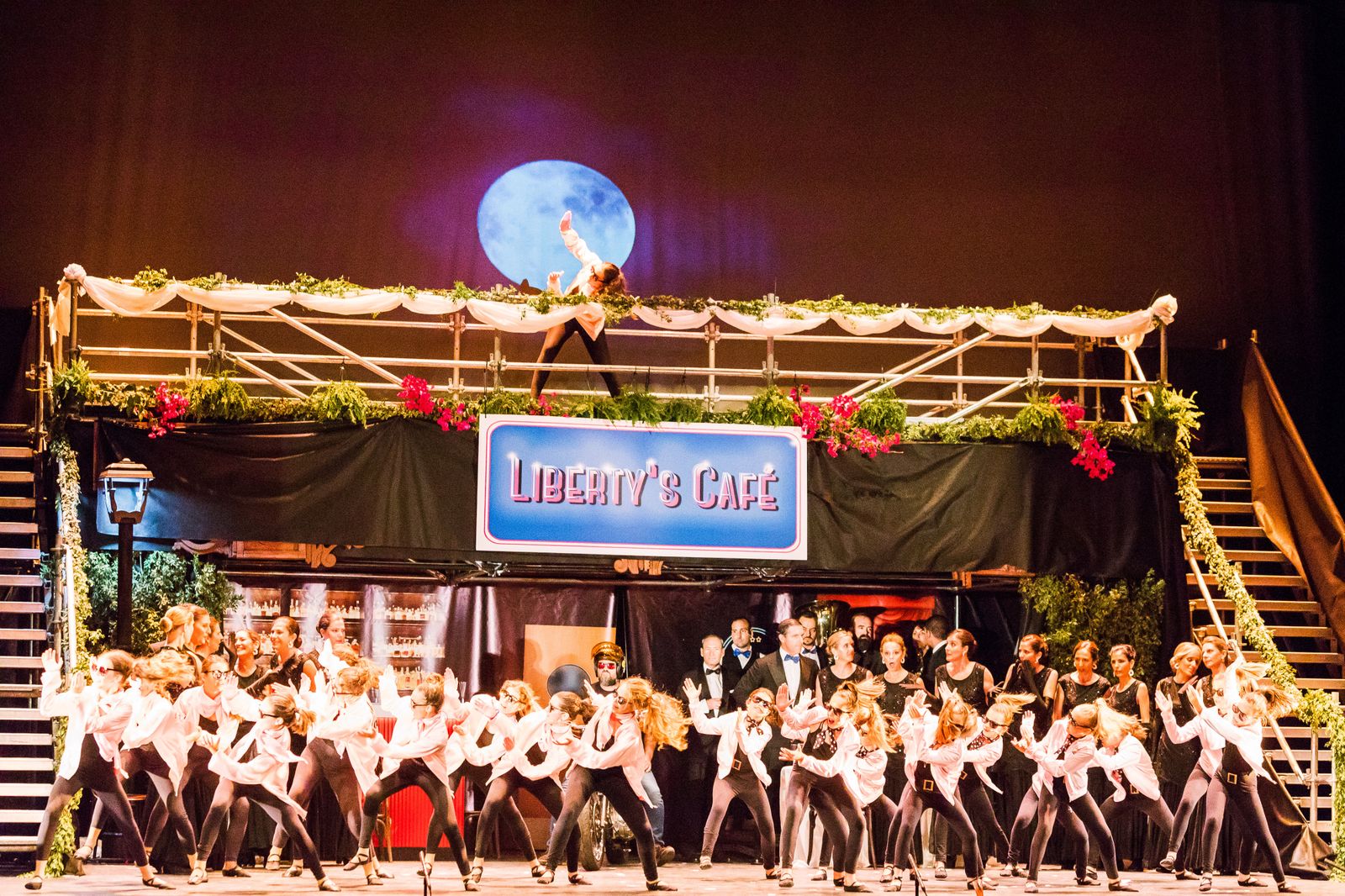 Imágenes del espectáculo Let's jazz, de la Escuela de Danza Fredes Insa, en el Teatro Villamarta