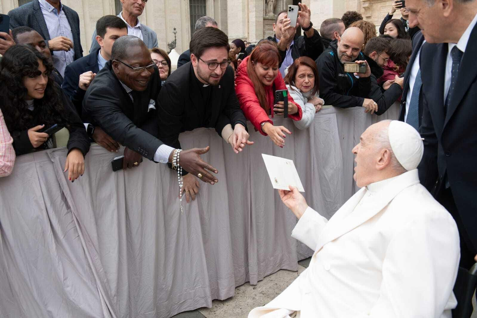 El Papa Francisco II lee una carta de los presos de la cárcel de Jaén: "Aquí tiene a sus feroces guerreros"