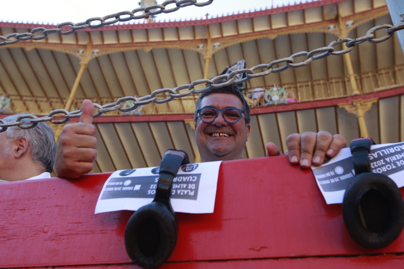 Imágenes del 'ambiente' en la corrida de toros de la Feria de Almería, con los diestros Morante de la Puebla, El Juli y Tomás Rufo