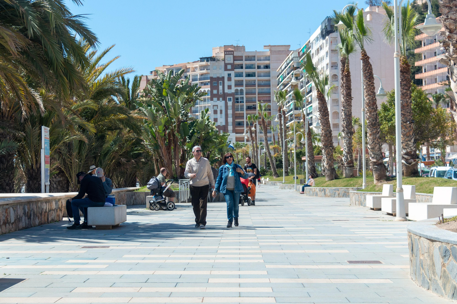 La Costa prepara sus playas para la Semana Santa