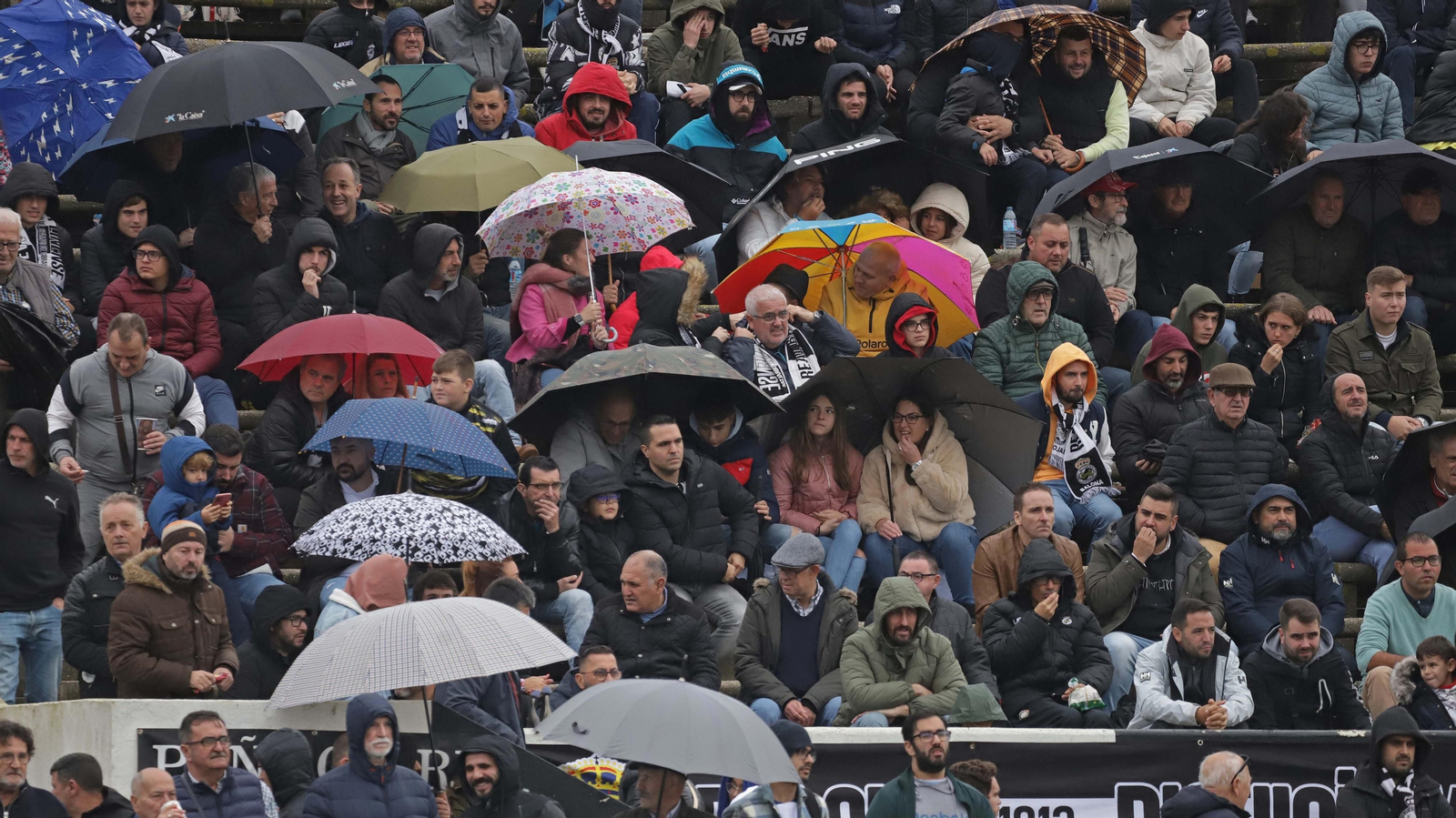 Fotos de la afición en el estadio municipal de La Línea