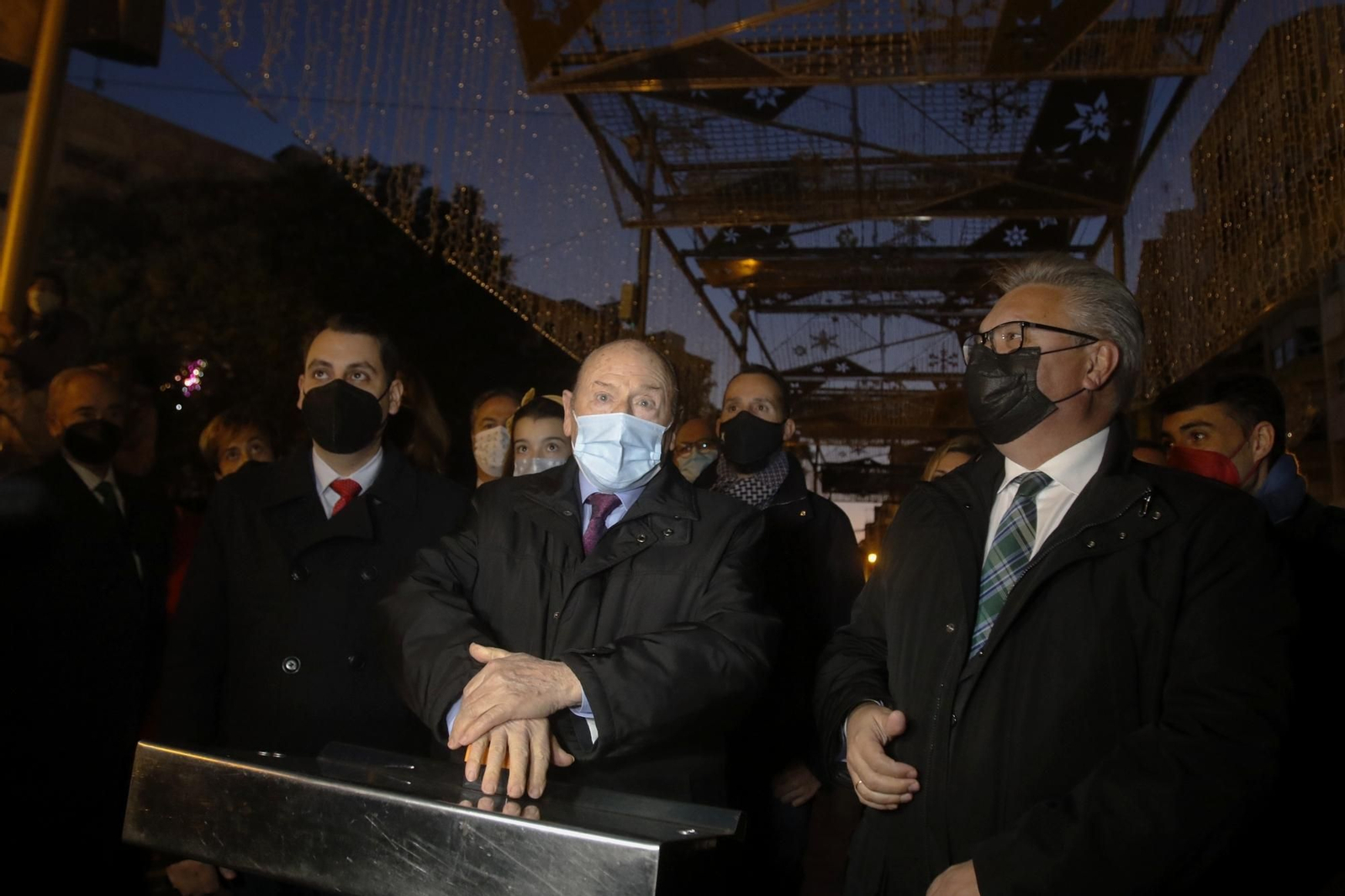 El encendido del espectacular alumbrado navideño de Puente Genil, en fotografías
