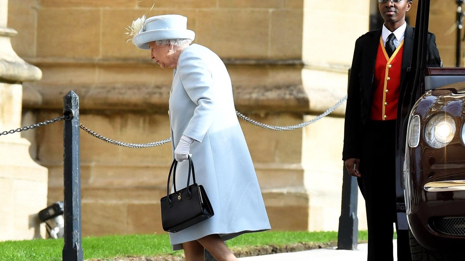 La reina a su llega a Windsor