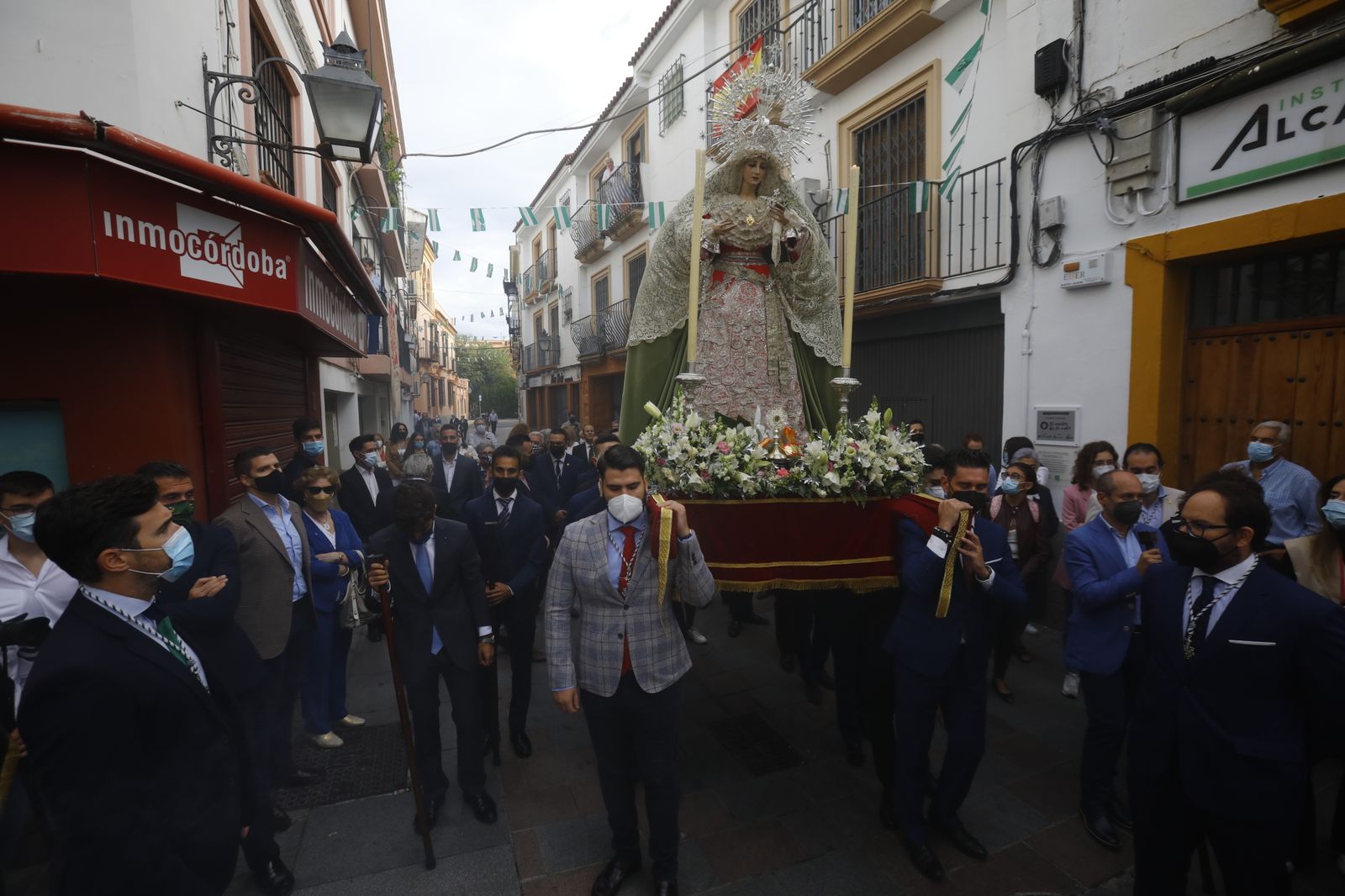 El rosario matinal de la Virgen de la Paz, en fotografías