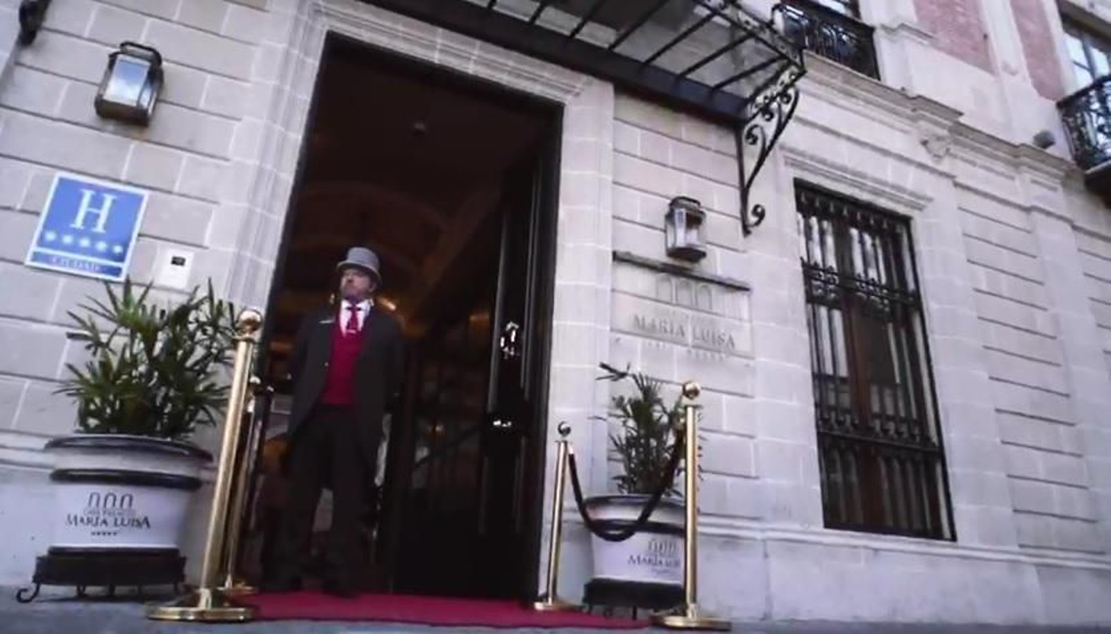 Imagen de la fachada del Hotel Casa Palacio María Luisa, en la jerezana calle Tornería, con la que comienza el vídeo.