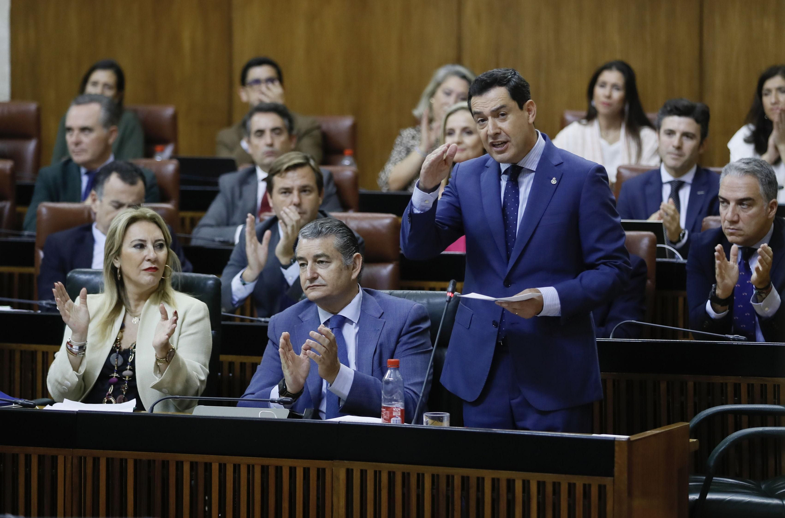 El presidente de la Junta, Juanma Moreno, durante la sesión de control.