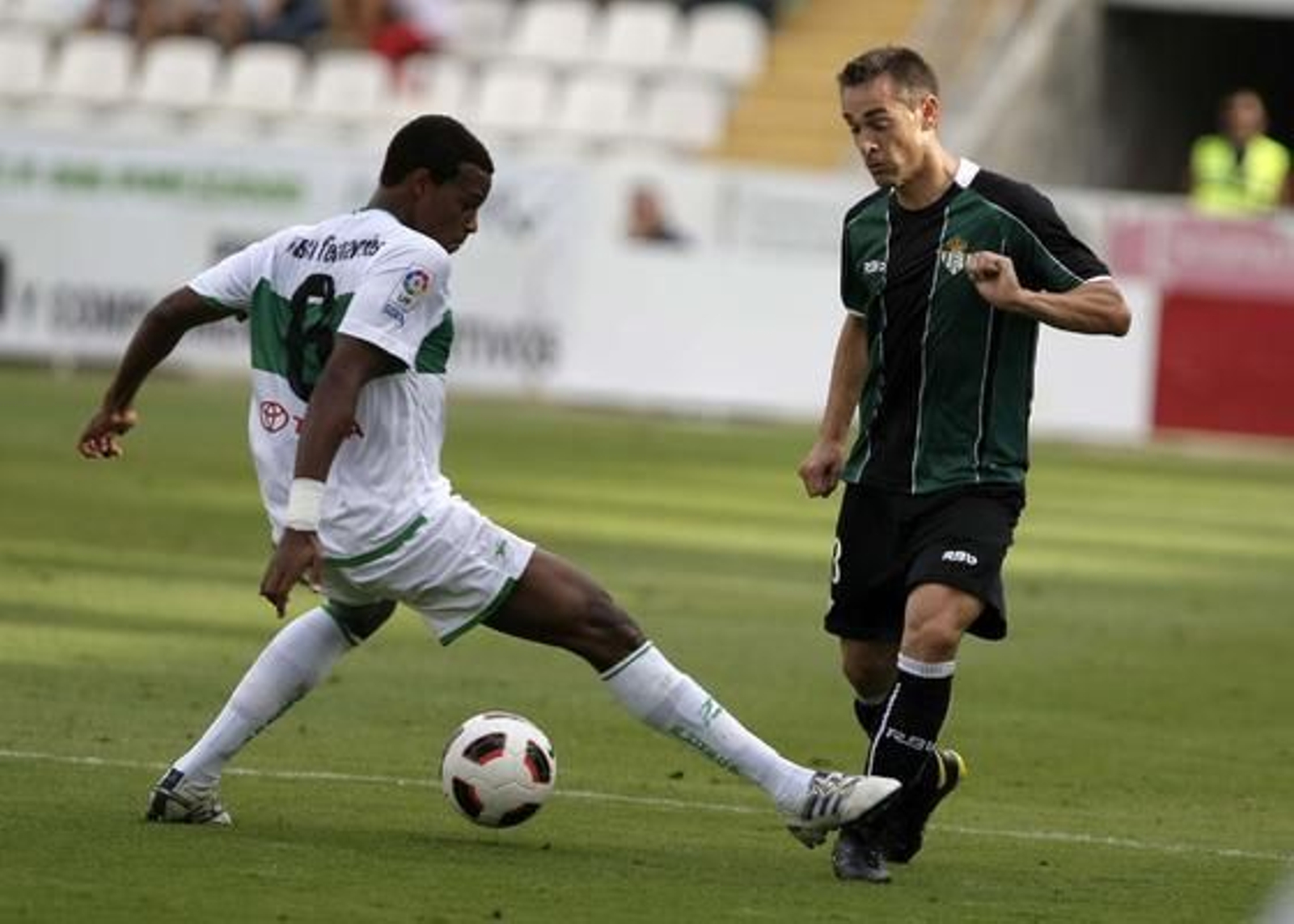 El Betis acumula tres partidos seguidos venciendo tras traerse los tres puntos de Elche. / LOF