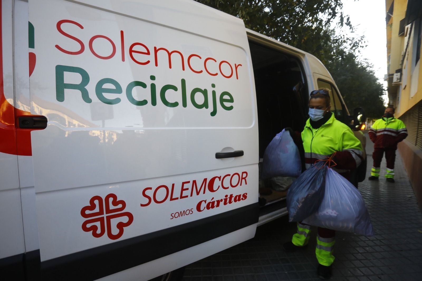 Empleados de Solemccor Reciclaje, que pertenece a Somos Cáritas Córdoba.