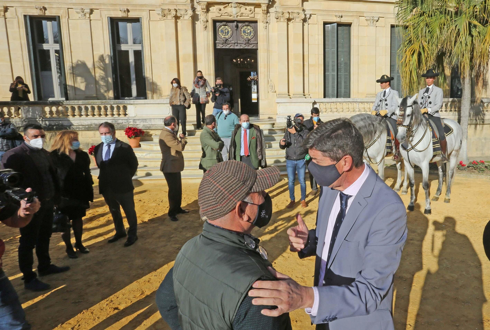 Un momento de la llegada de Juan Marín a la Real Escuela.