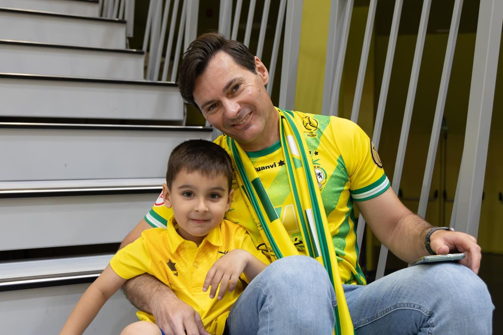 La Marea Amarilla: el alma del Olivo Arena, en imágenes