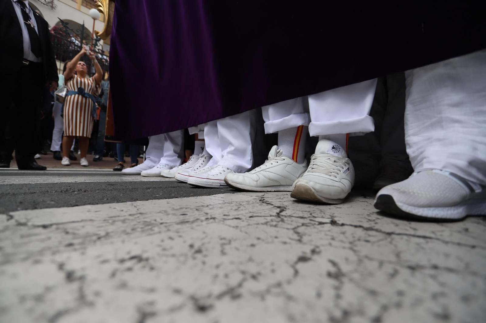 Imágenes del recorrido de la Hermandad del Cristo Cautivo de Huelva
