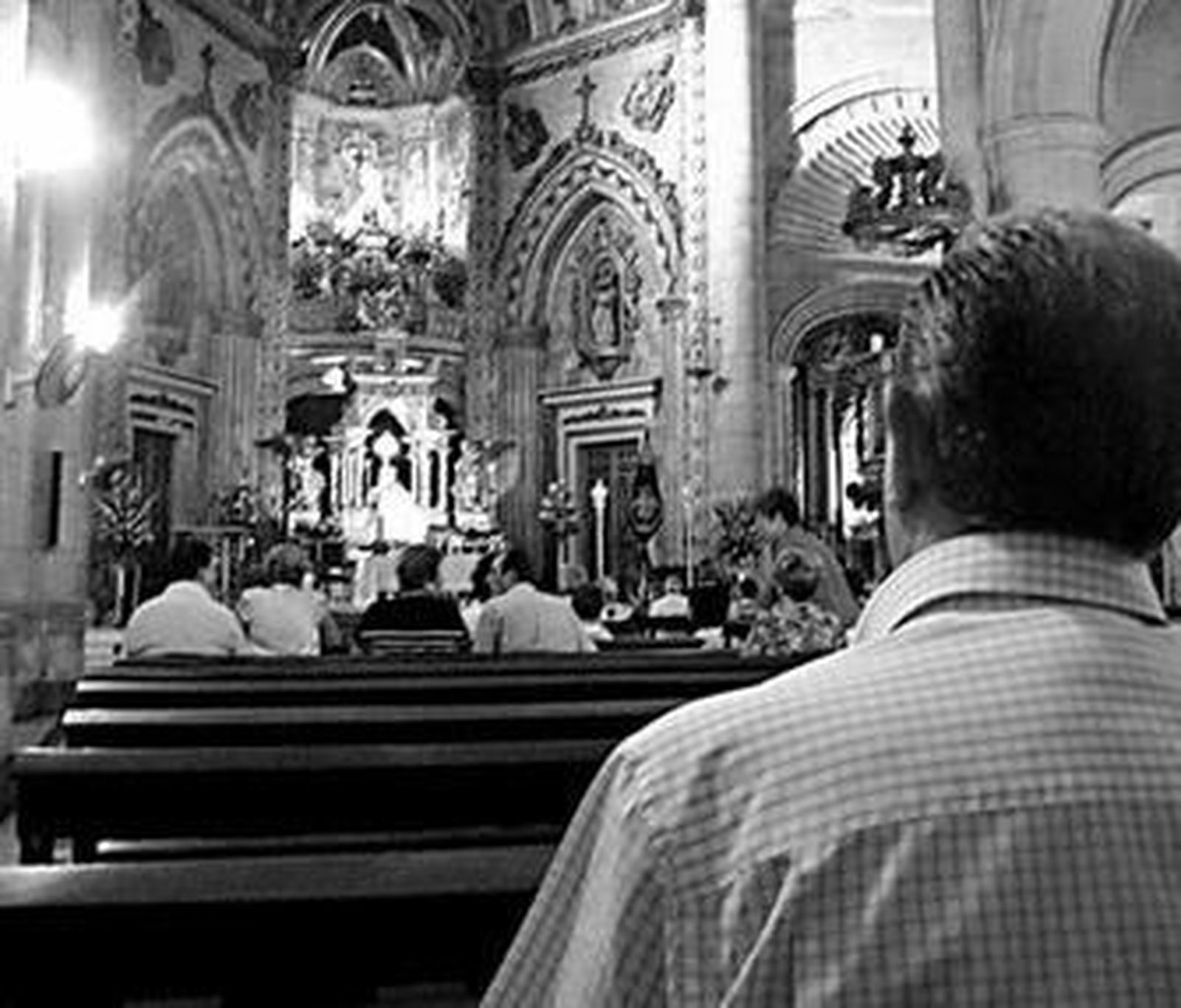 El santuario comenzó a llenarse media hora antes.