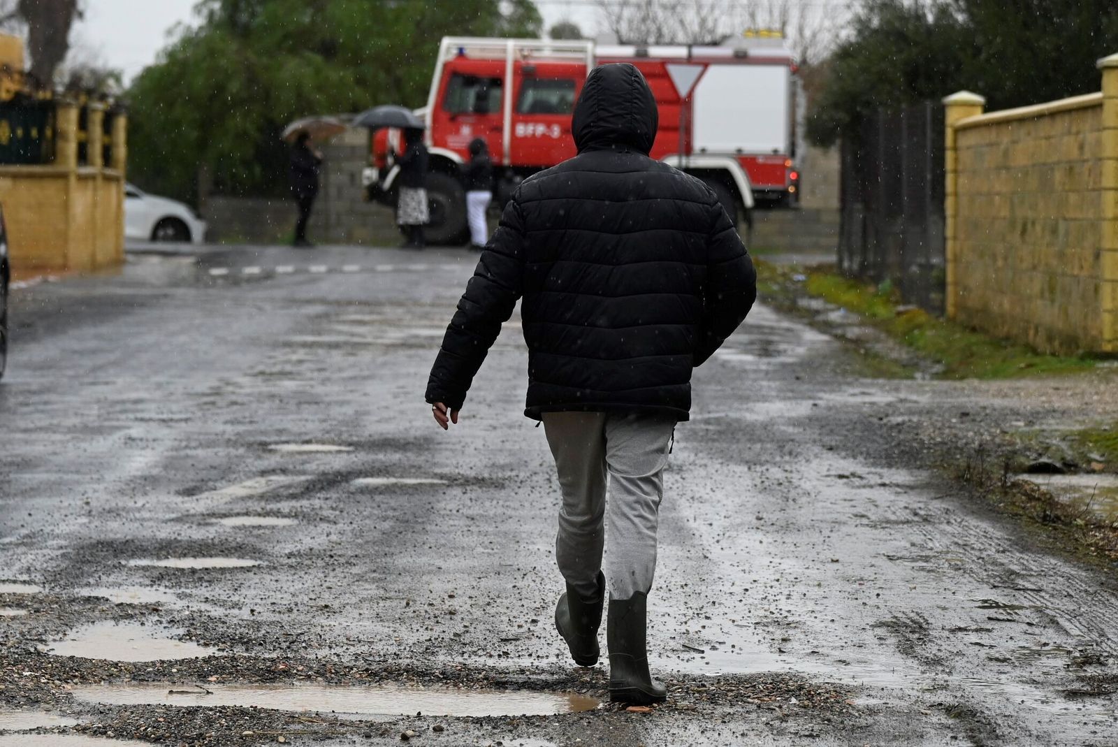 Tensión en los vecinos de Majaneque tras el desalojo por la crecida del Guadalquivir